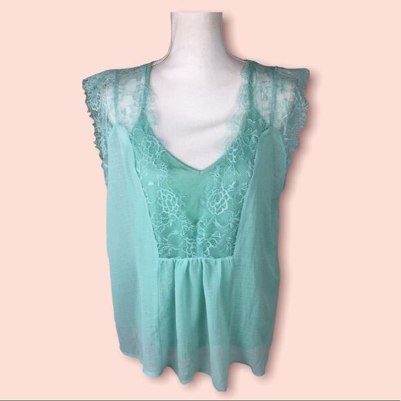 NWT Lace Pullover Top with Cami Pale Green Lightweight - Picture 3 of 10